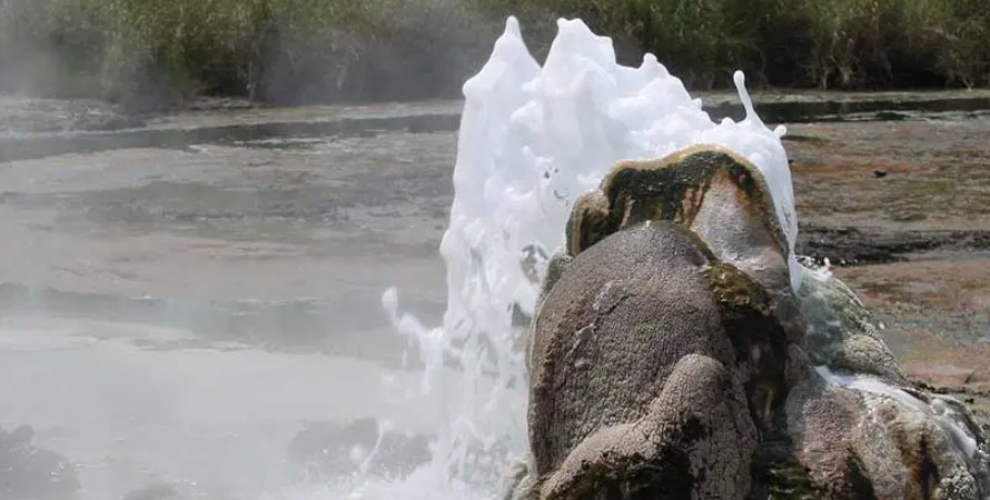  Visit Sempaya Hot Springs in Semuliki national park