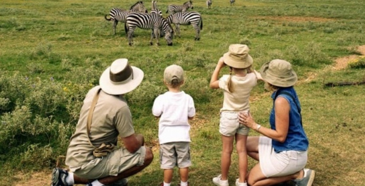 Luxury family holiday Safaris: at Africa adventure vacation, we have organized and designed for you a family safari to Uganda to spend your vacations